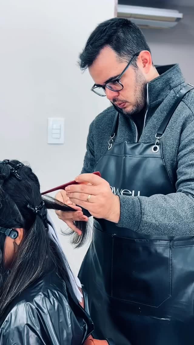 Zé atendendo cliente — cabeleireiro